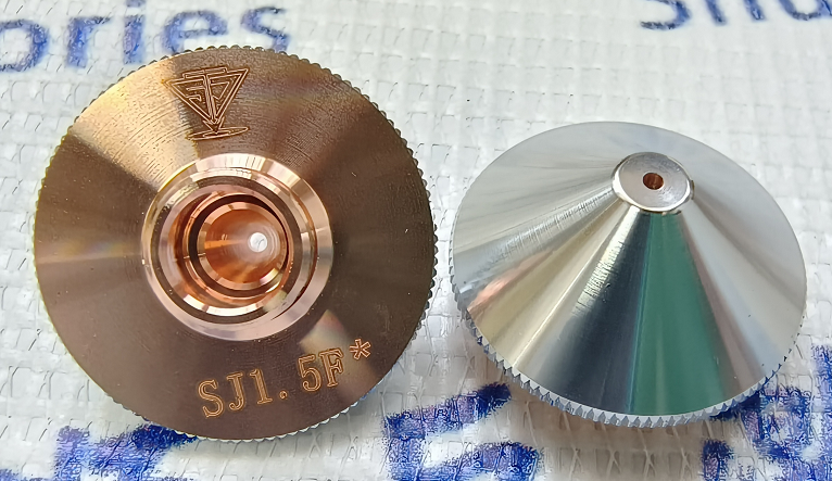 How should the "nozzle" of the cutting head be selected?